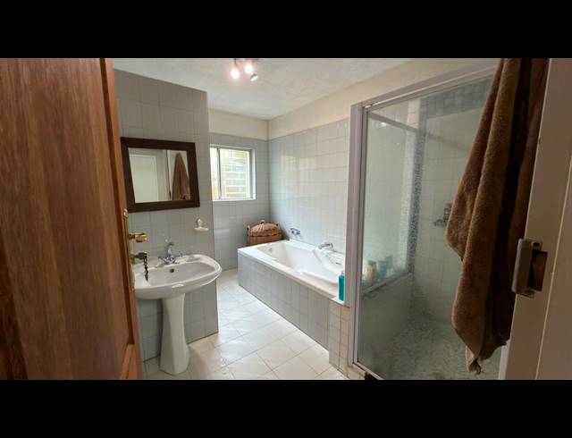 4 BEDROOM HOUSE TO LET IN STEILTES